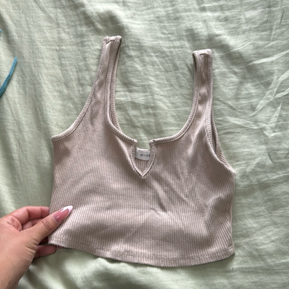 cream crop top 🍨